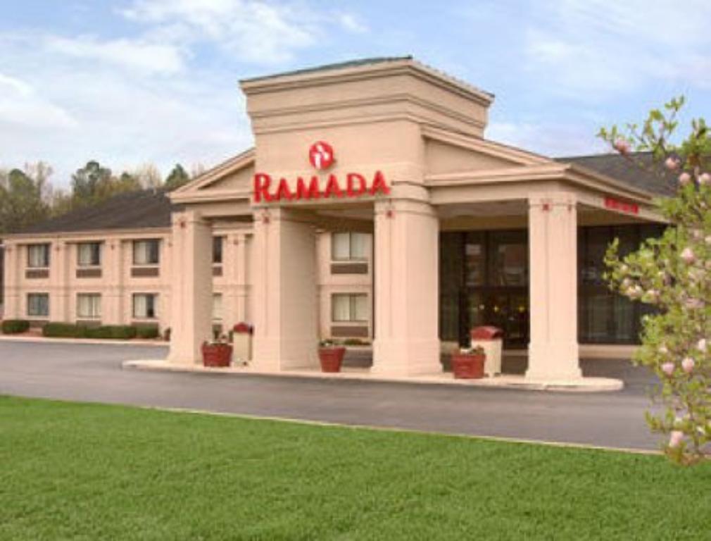 Hotel Ramada By Wyndham Tuscaloosa Exterior foto