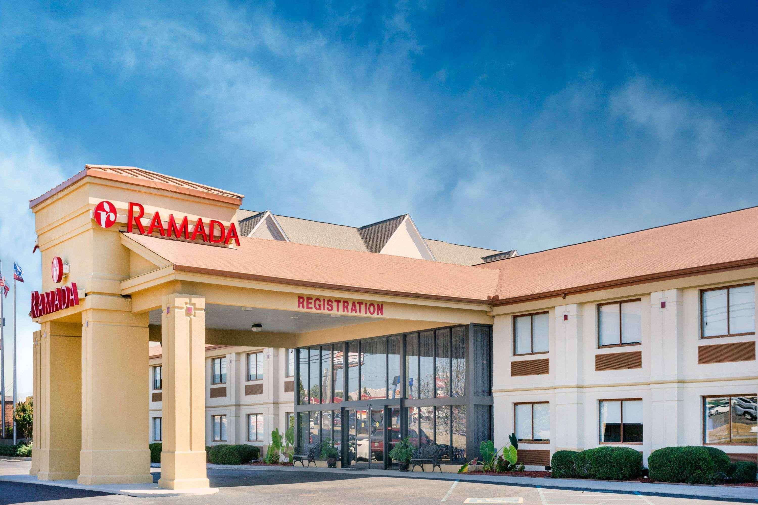 Hotel Ramada By Wyndham Tuscaloosa Exterior foto