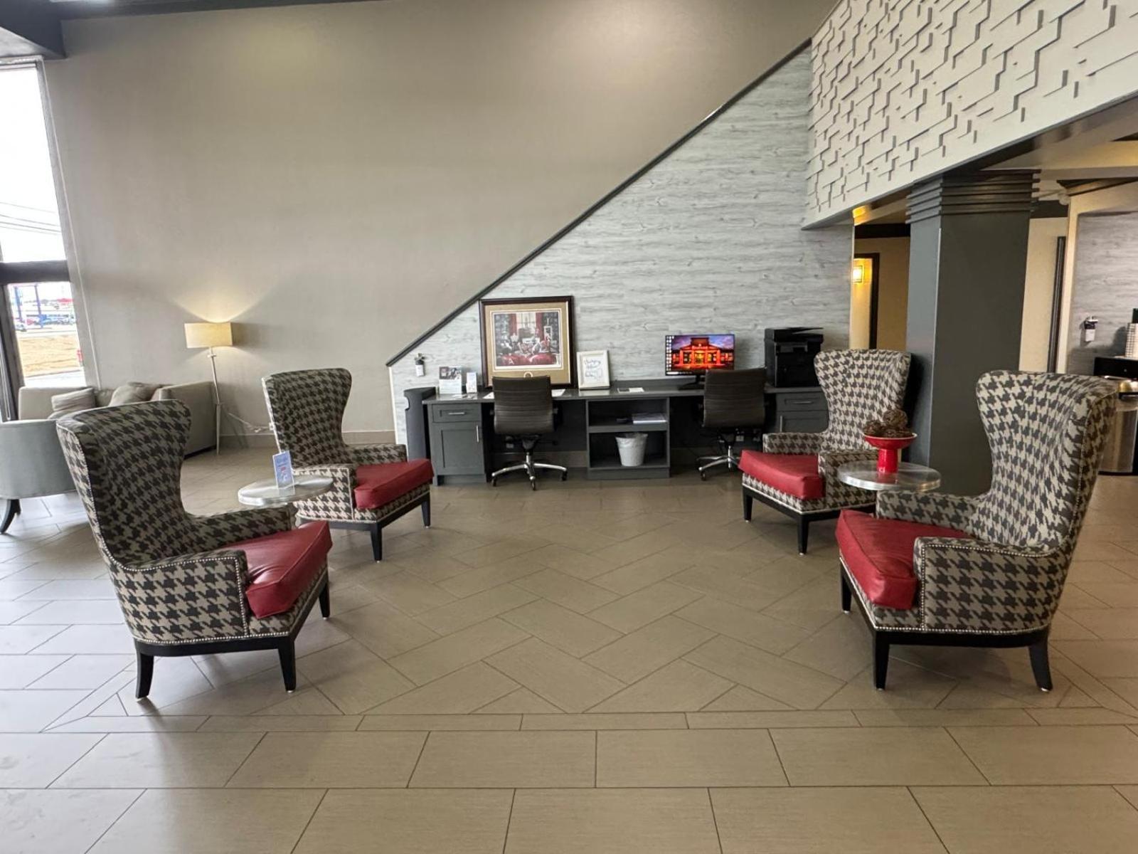 Hotel Ramada By Wyndham Tuscaloosa Exterior foto